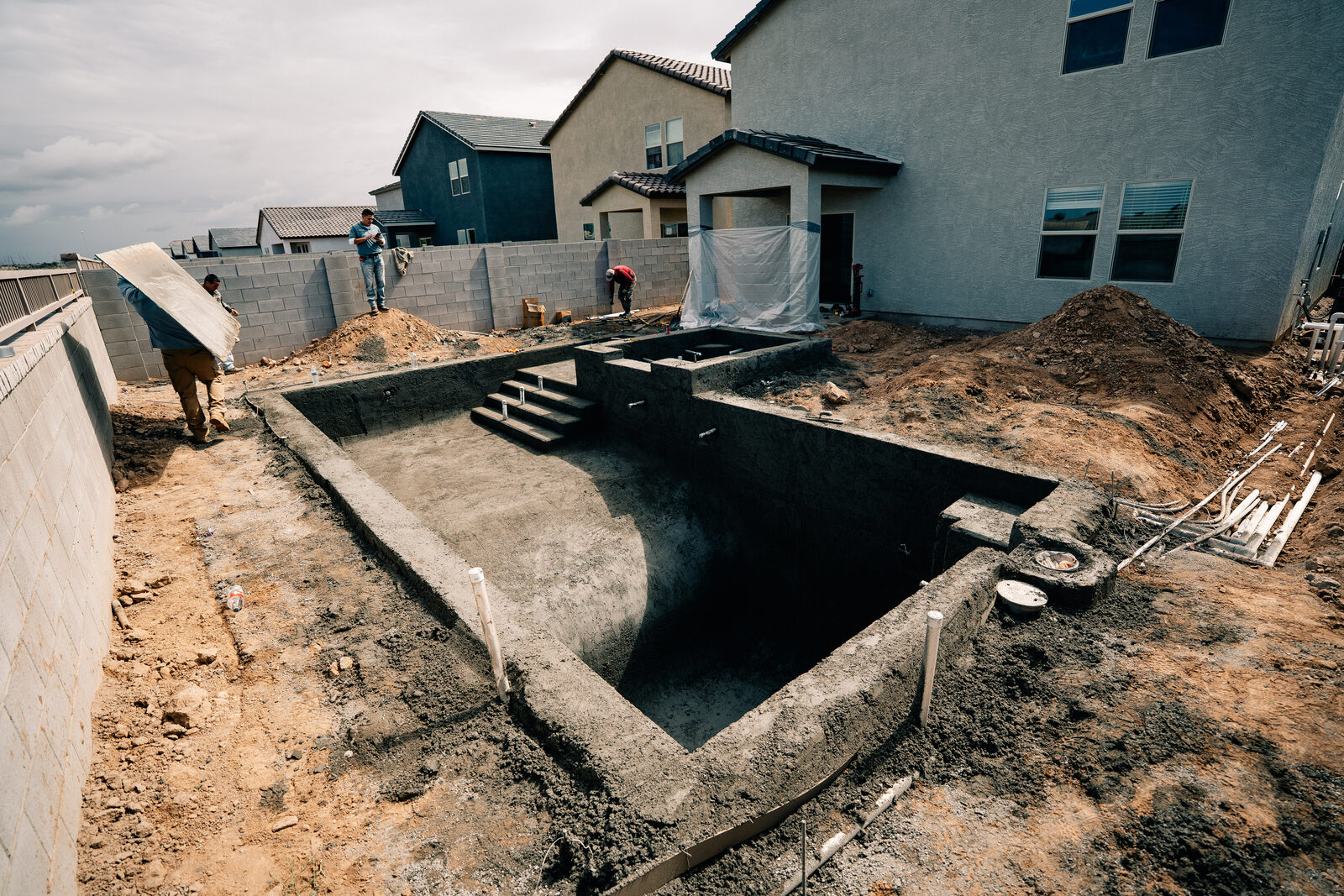 Complete pool shell