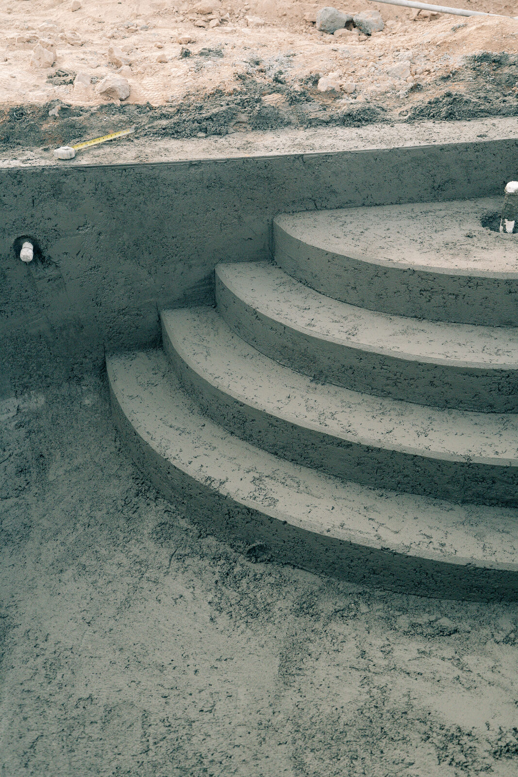 Curved spa steps detail